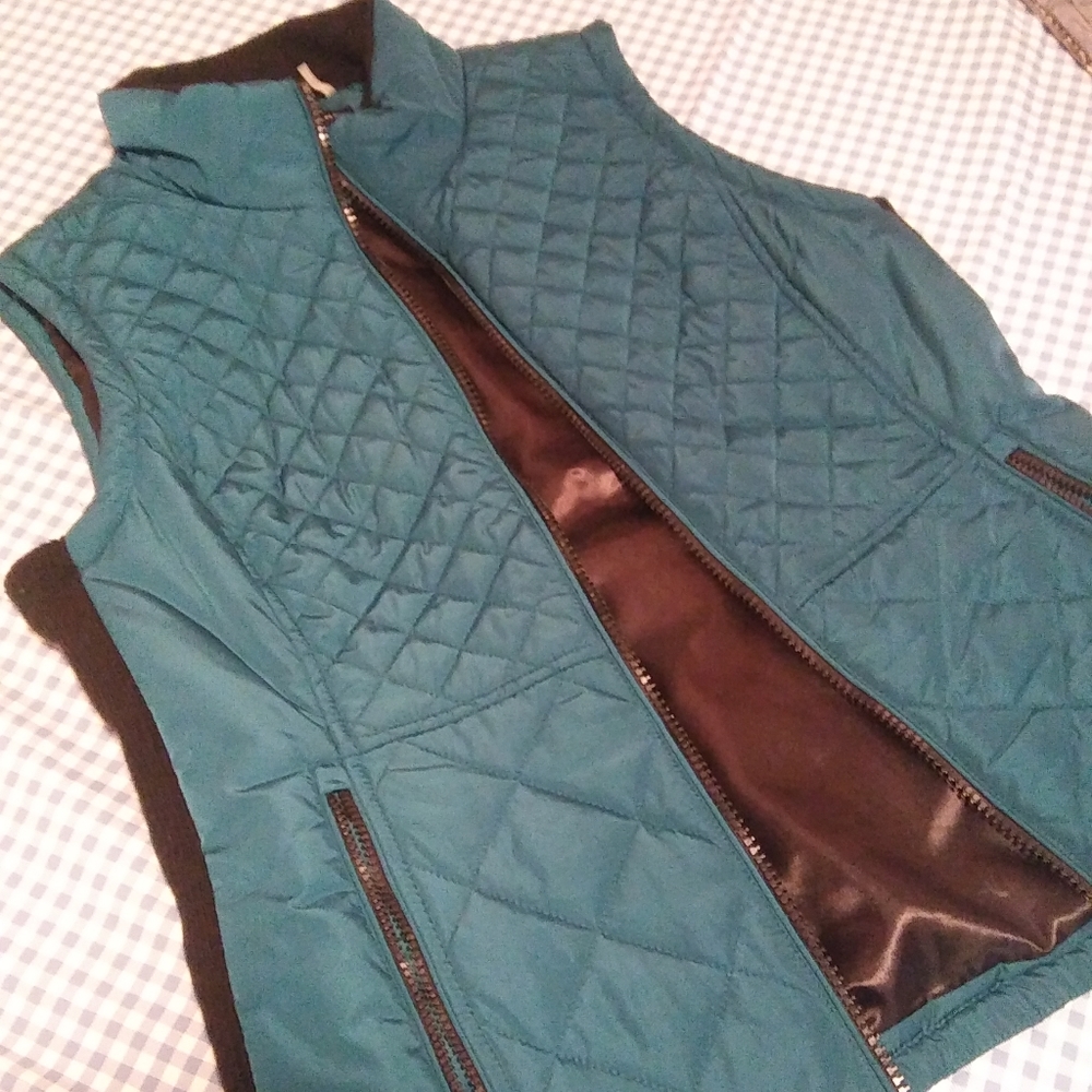 Andrew Marc Quilted Insulated Vest in Cypress Blue